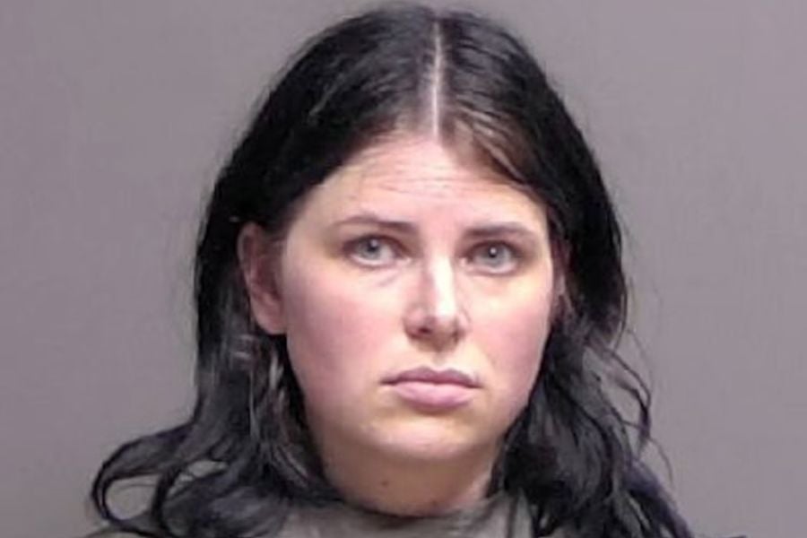 <p>Autumn Bardisa, 29, of Palm Coast, Florida, was arrested on Wednesday and is in jail on a $70,000 bond after police say she treated thousands of patients without a license. </p>
