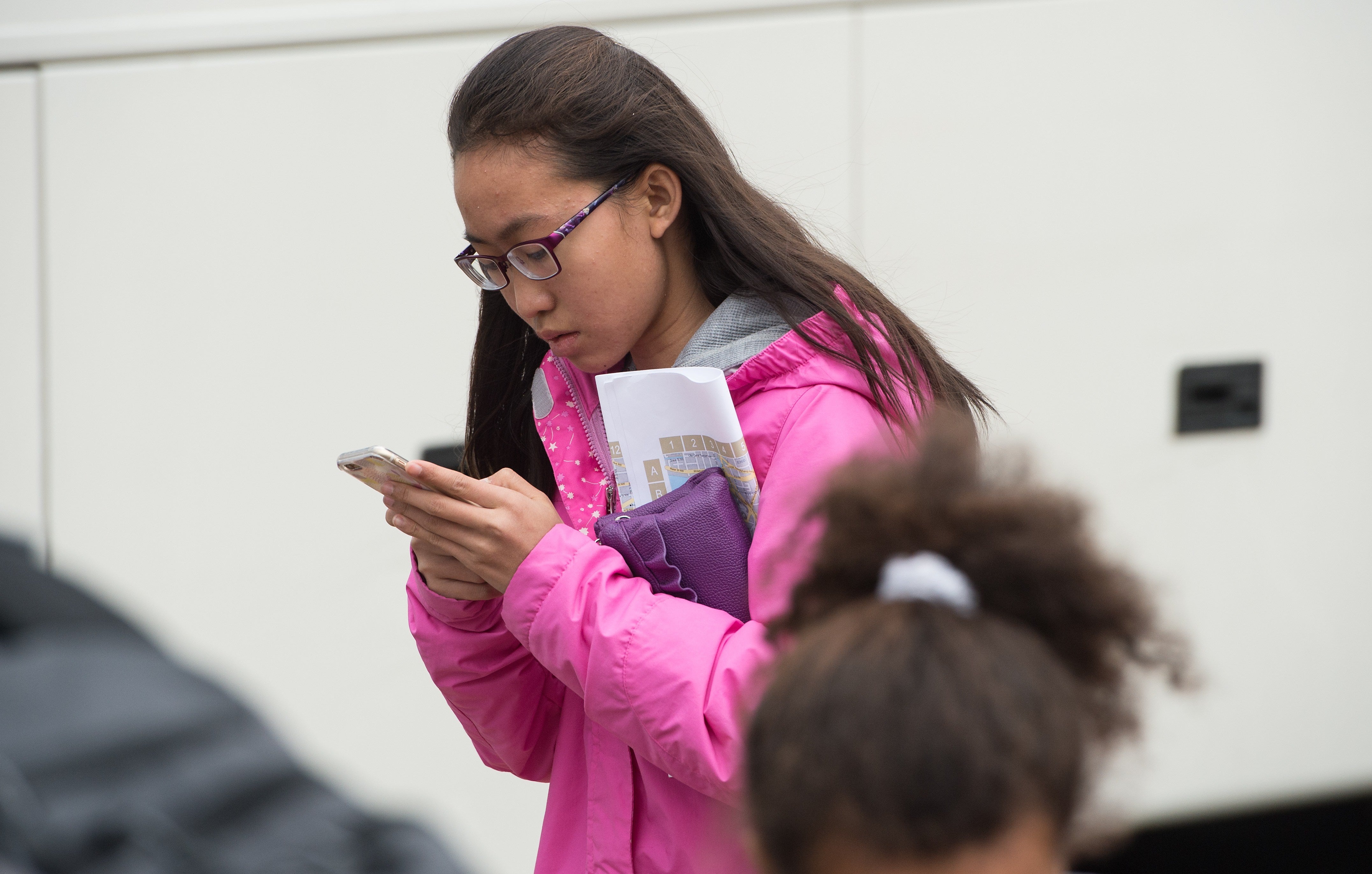 Spending too much time using screens can put the heart health of children and young adults at risk, researchers said Wednesday. The findings were especially true for those who slept fewer hours each night
