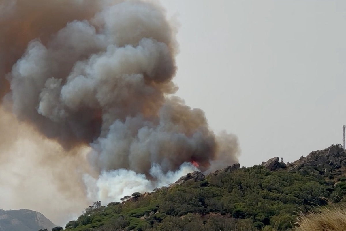 Spanish wildfires rage as tourists forced to evacuate holiday hotspot