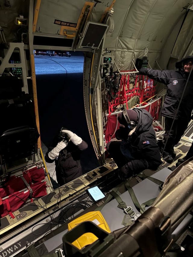 <p>Royal New Zealand Air Force personnel during the medical evacuation in Antarctica</p>