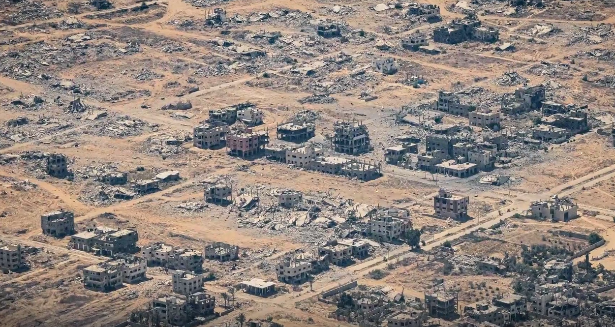 سجل كبير المراسلين الأجانب لصحيفة الإندبندنت مشهدًا لغزة مدمرة من طائرة عسكرية أردنية