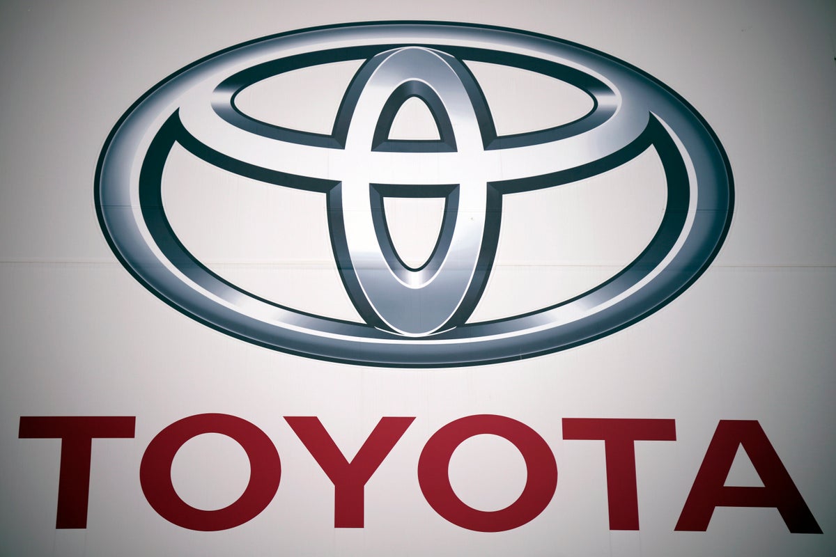 Toyota reports a 37% drop in profit, cuts its forecast due to Trump's tariffs