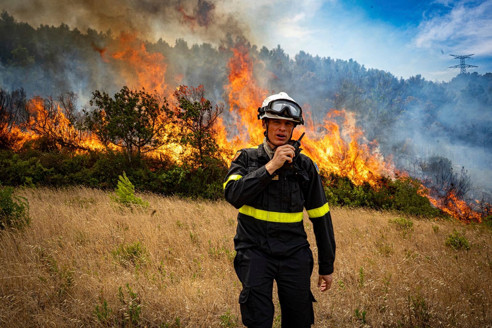 The fire destroyed 36 houses, damaged 20 others, and forced around 2,000 residents and tourists to flee
