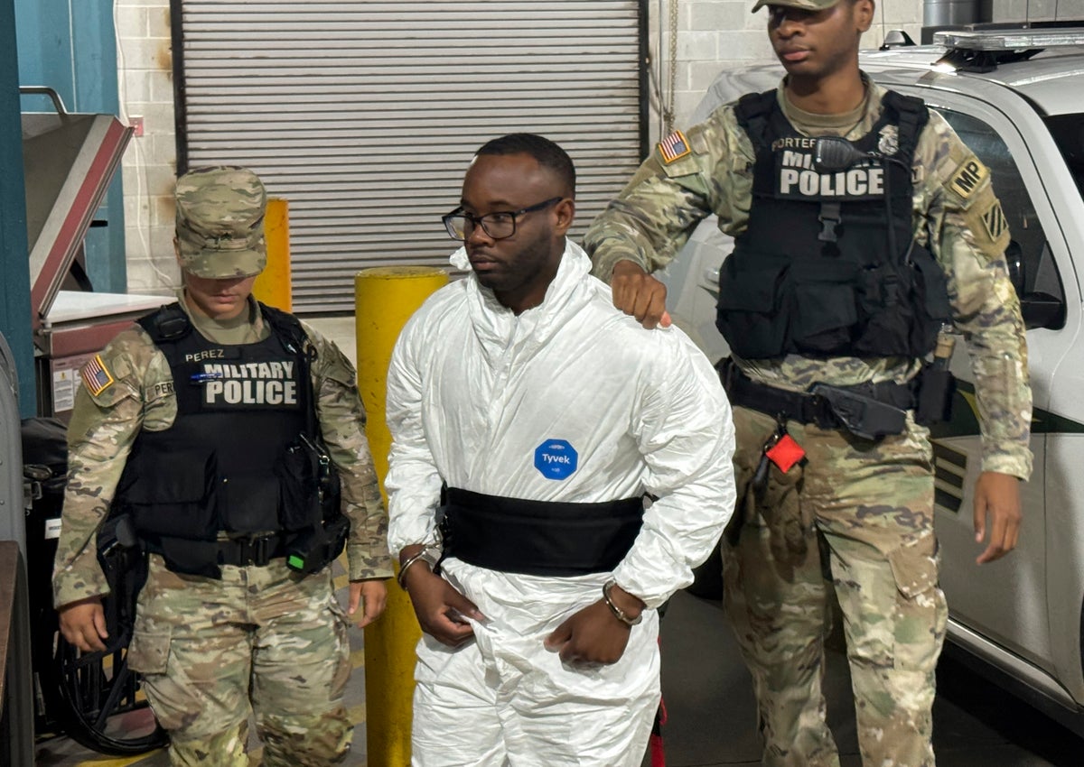 A sergeant allegedly shot five soldiers on an army base. He sent an ominious text to his aunt before opening fire