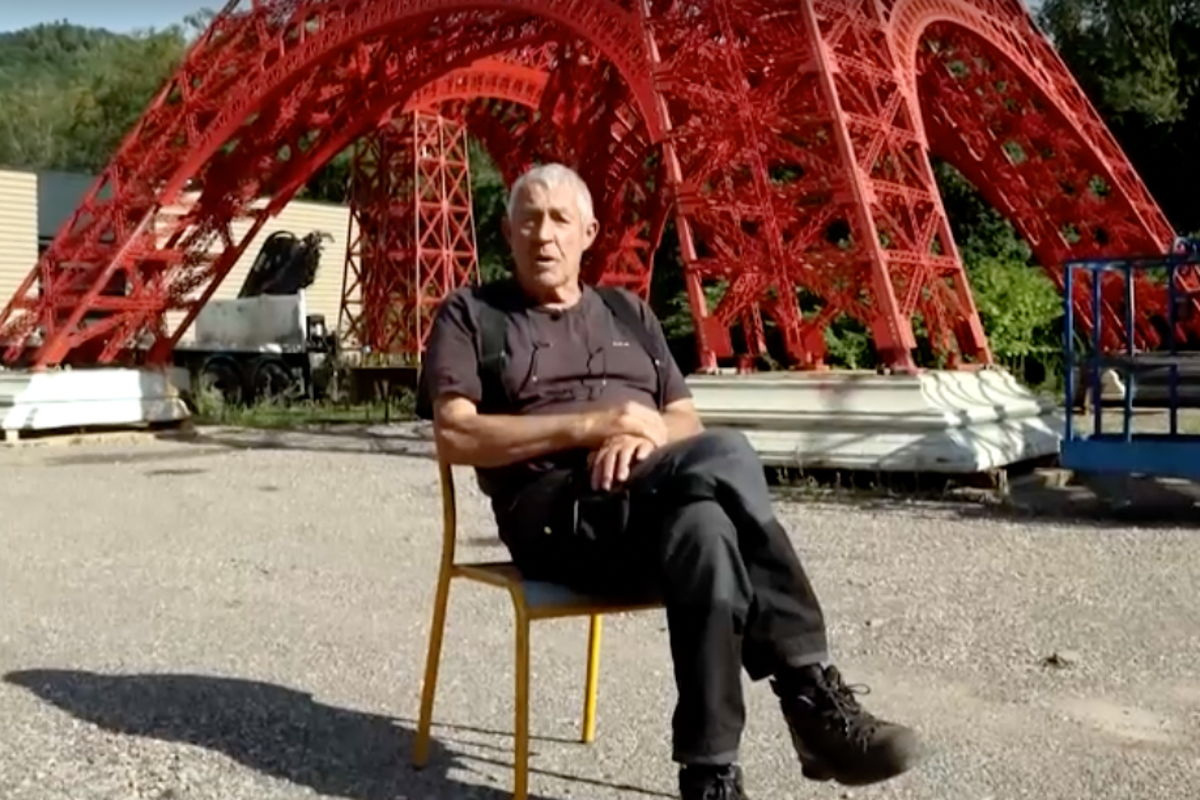 Eiffel Tower fan builds scale replica in his back garden