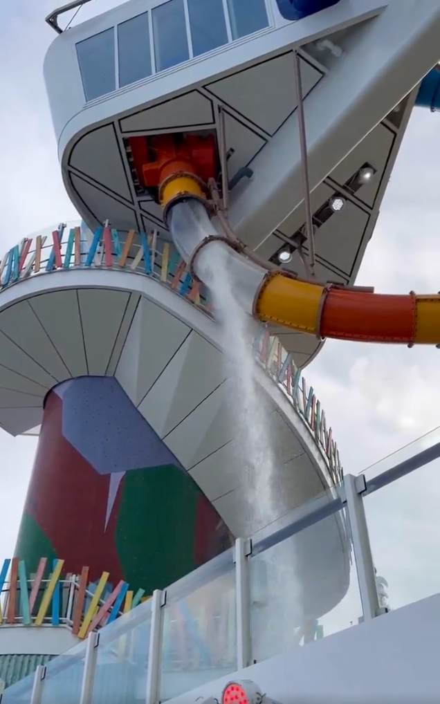 Fellow Icon of the Seas guests can be heard screaming for operators to 