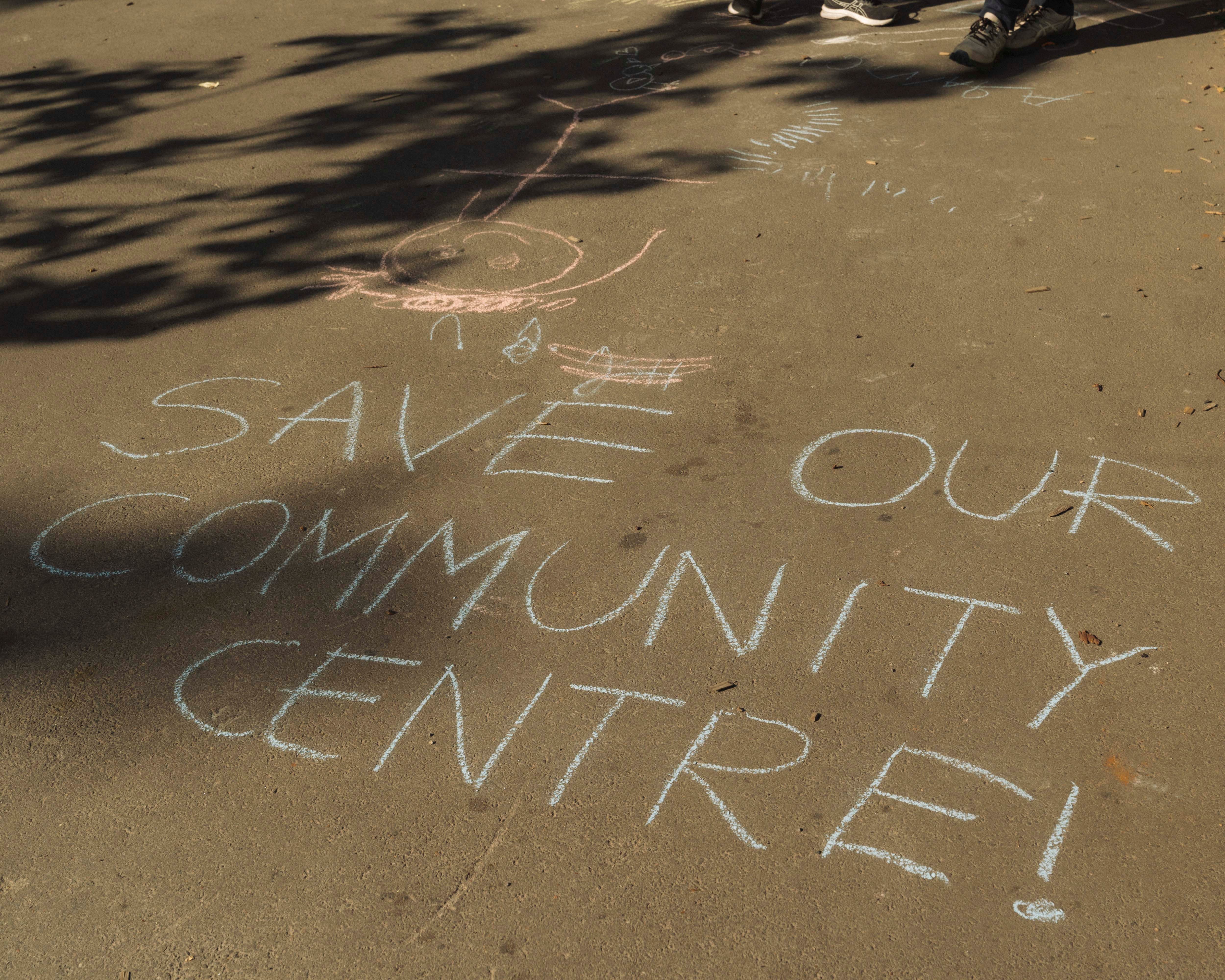 According to the protesters, the community center run by Loos was one of the last in Hringi, which was to run a program of free children's activities during the summer holidays.