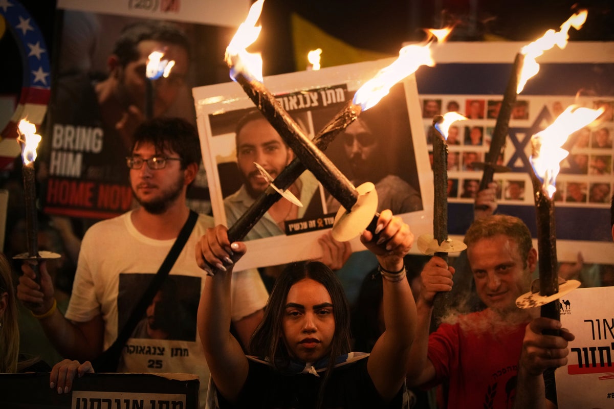 Photos show Israelis demonstrating for the release of hostages and ending the Gaza war