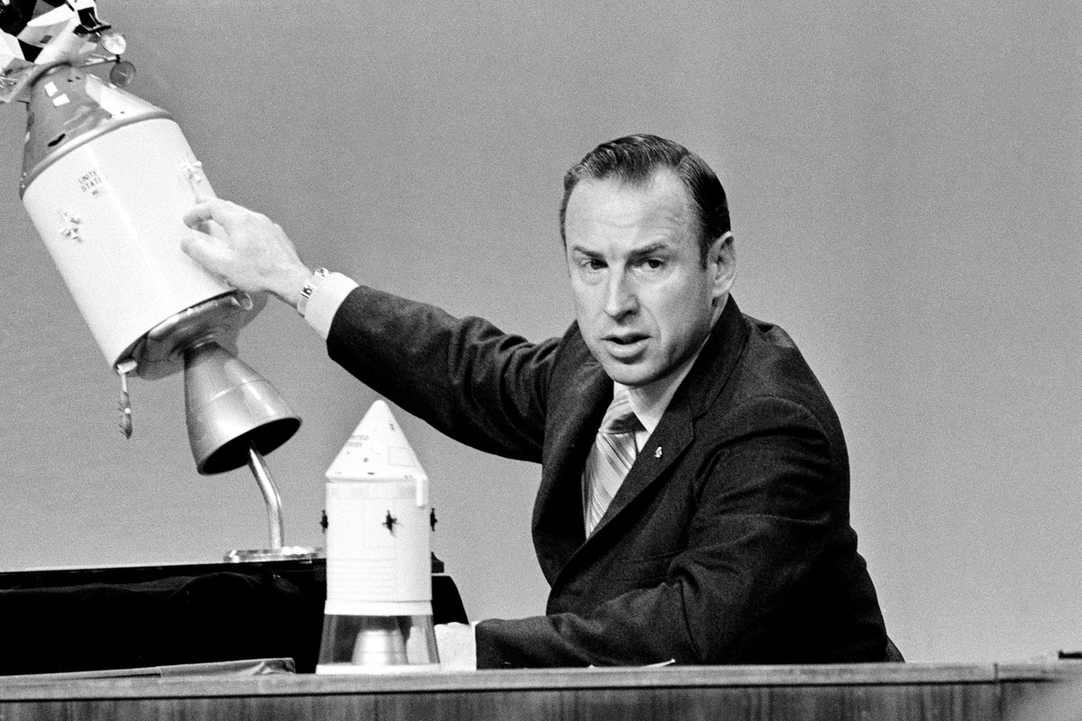 Apollo 13 qəhrəmanı Ceyms Lavell 97 yaşında vəfat etdi - NASA-nın əfsanəvi astronavtı