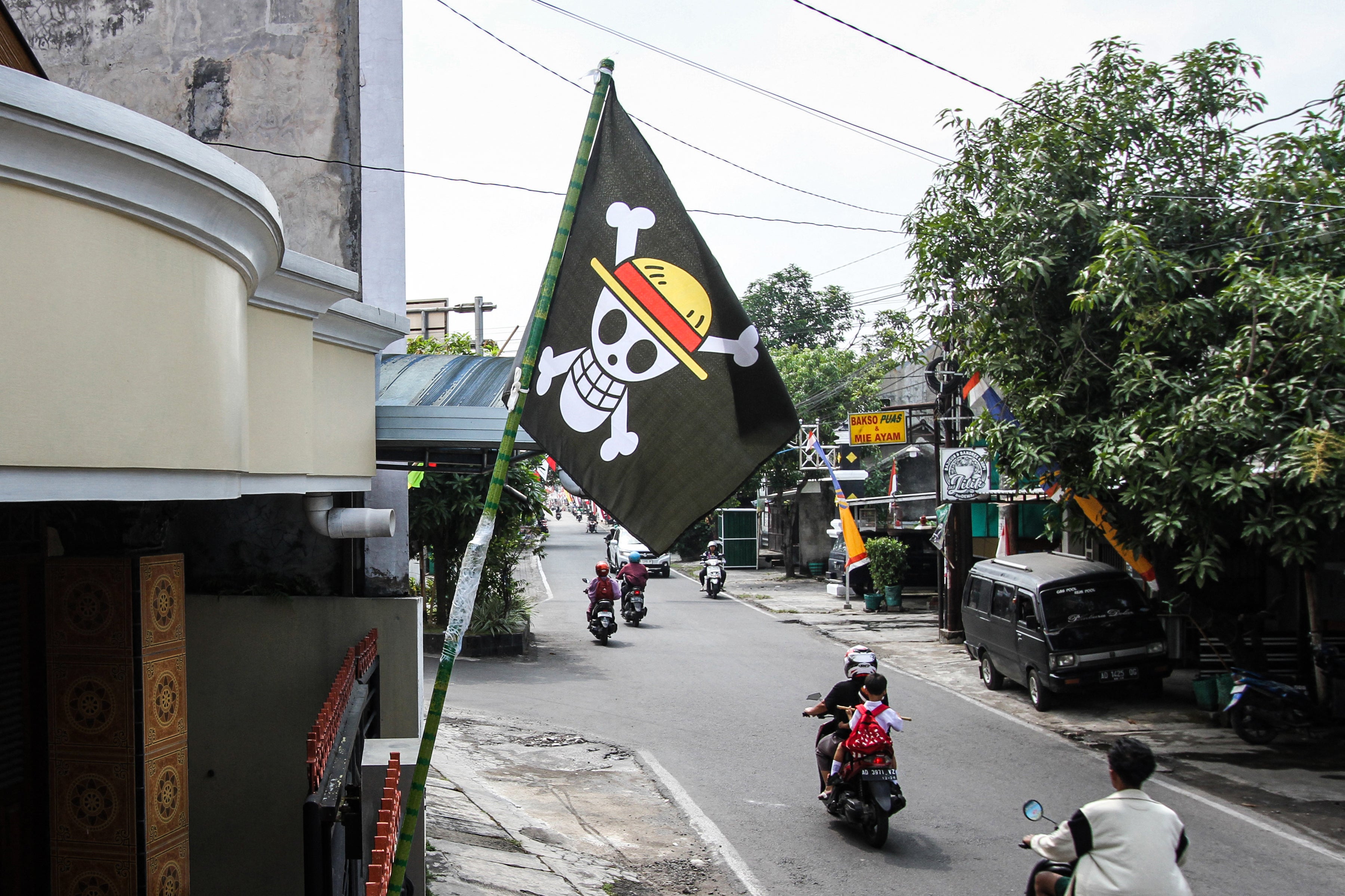 As Indonesia's Independence Day approaches, red and white flags will be flown across the country, but a viral anime pirate banner has drawn government threats