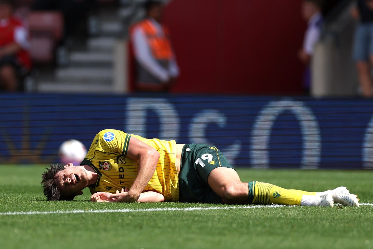 Southampton vs Wrexham live: Visitors lead through Windass goal but Moore picks up injury