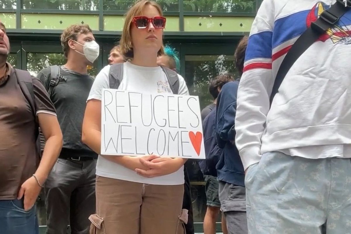 Watch: Anti-migrant and anti-racism protests held in Bristol