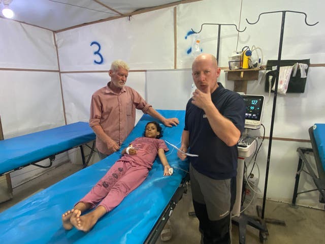 <p>Sam Sears treating girl called Noor in Gaza</p>