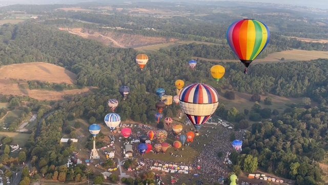 <p>Dozens of hot air balloons take to the skies above Bristol</p>