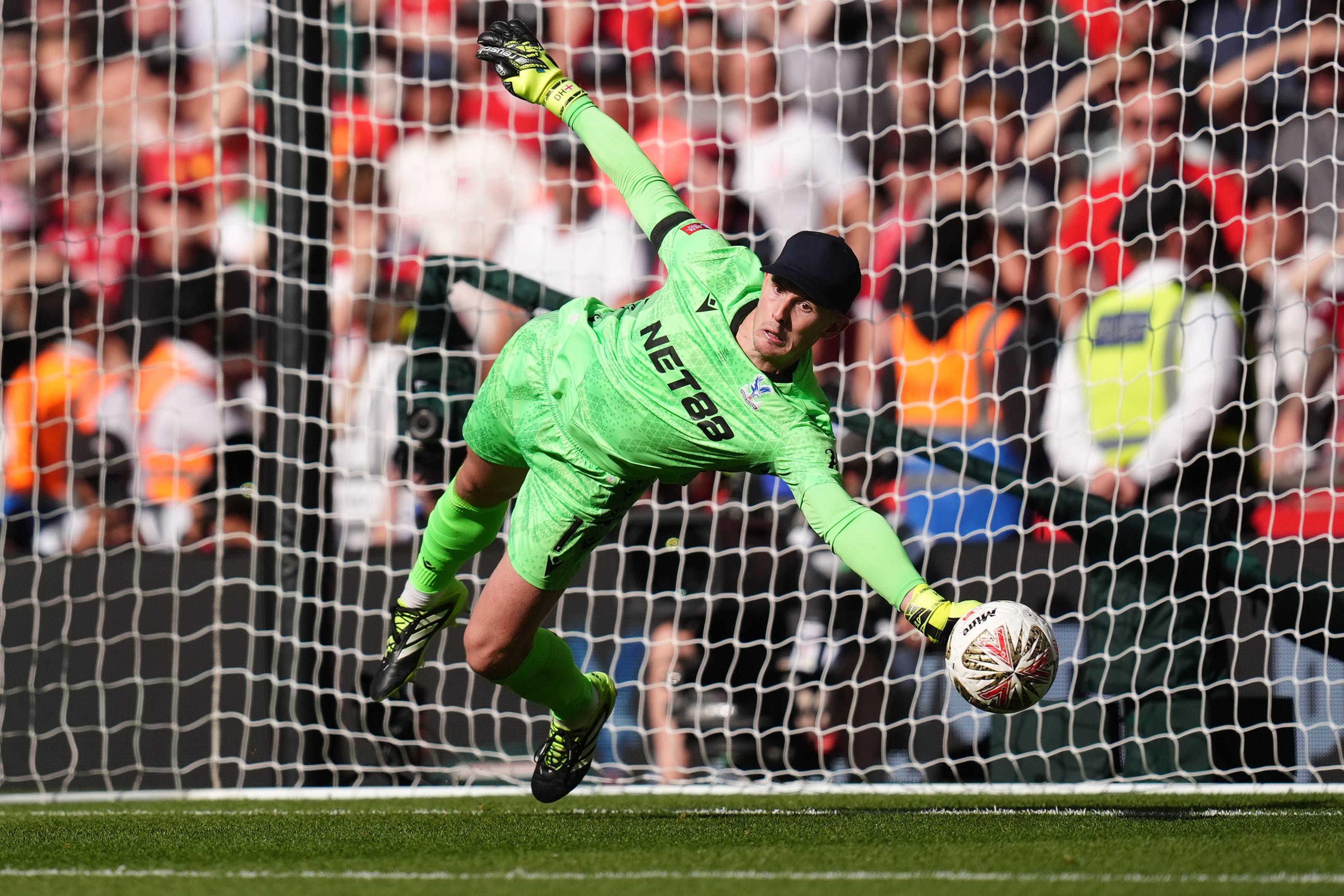 Dean Henderson volt a palota lövöldözésének hőse
