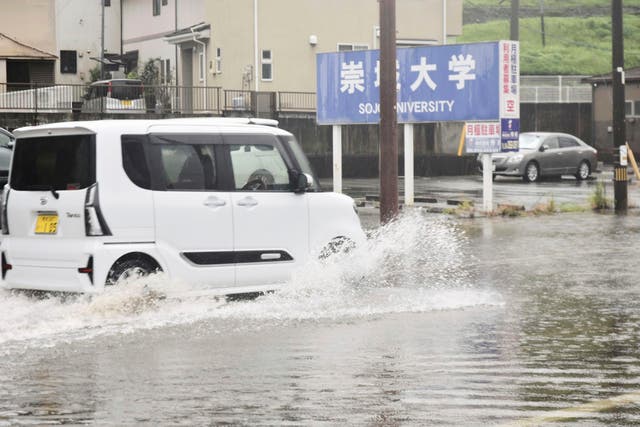 JAPÓN-TORMENTAS