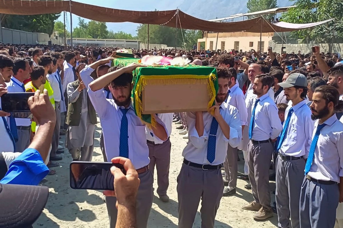 Massive mudslide kills 7 volunteers repairing flood damage in northern Pakistan