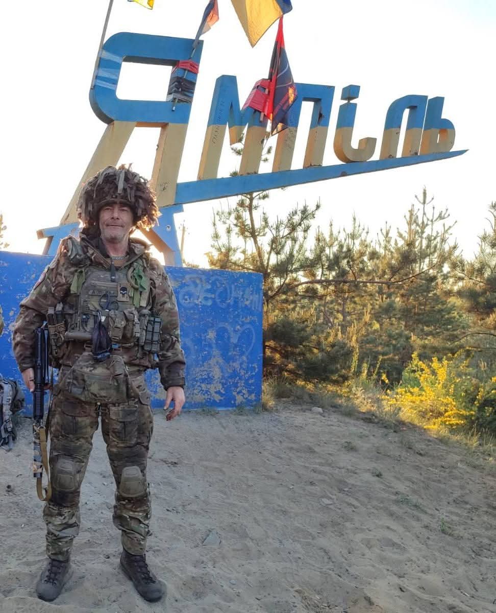 Scott at the entrance to the city