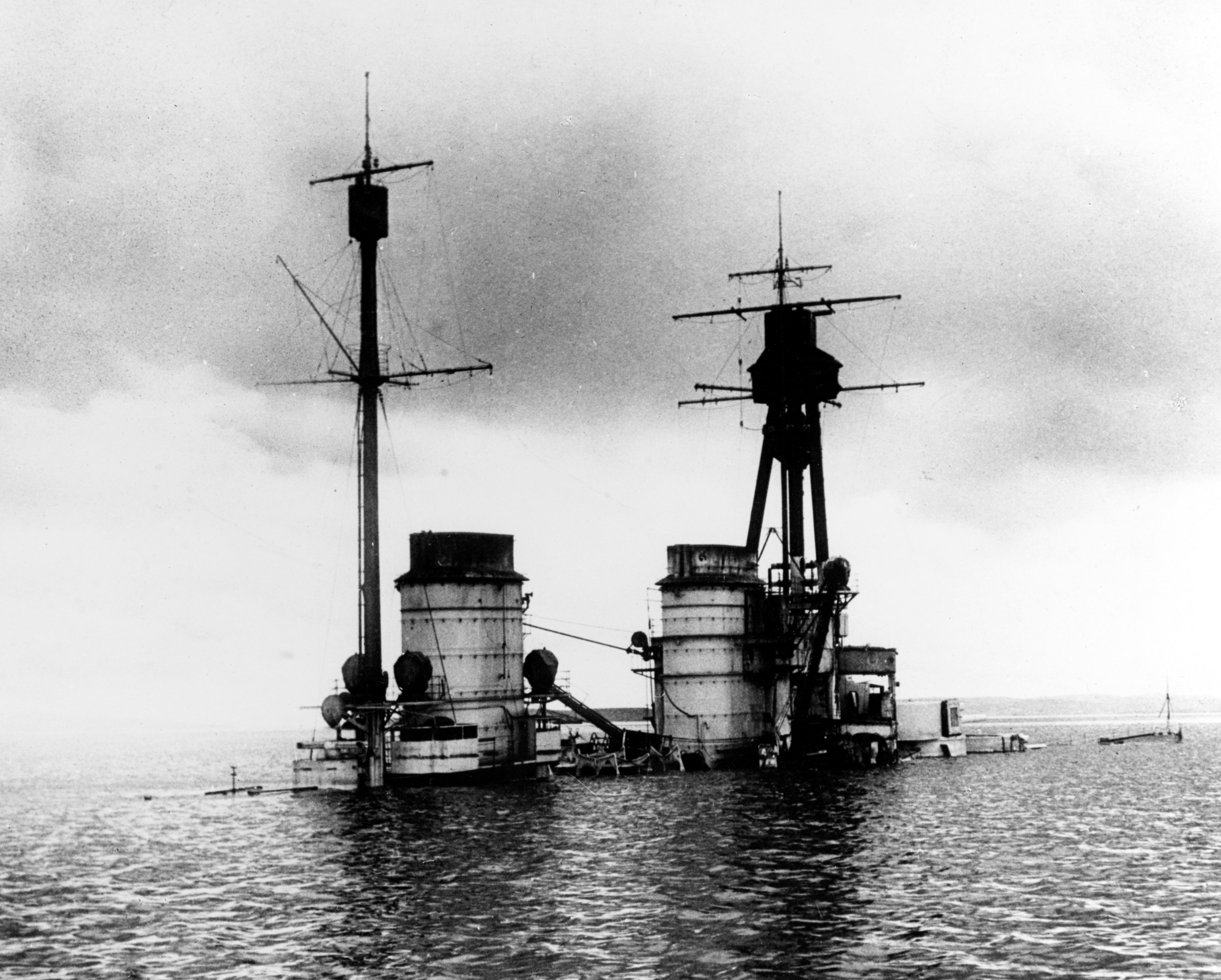 SMS Hindanburg after scutuing in 1919 - One of the 52 German warships after World War I was aimed at the first world after World War I