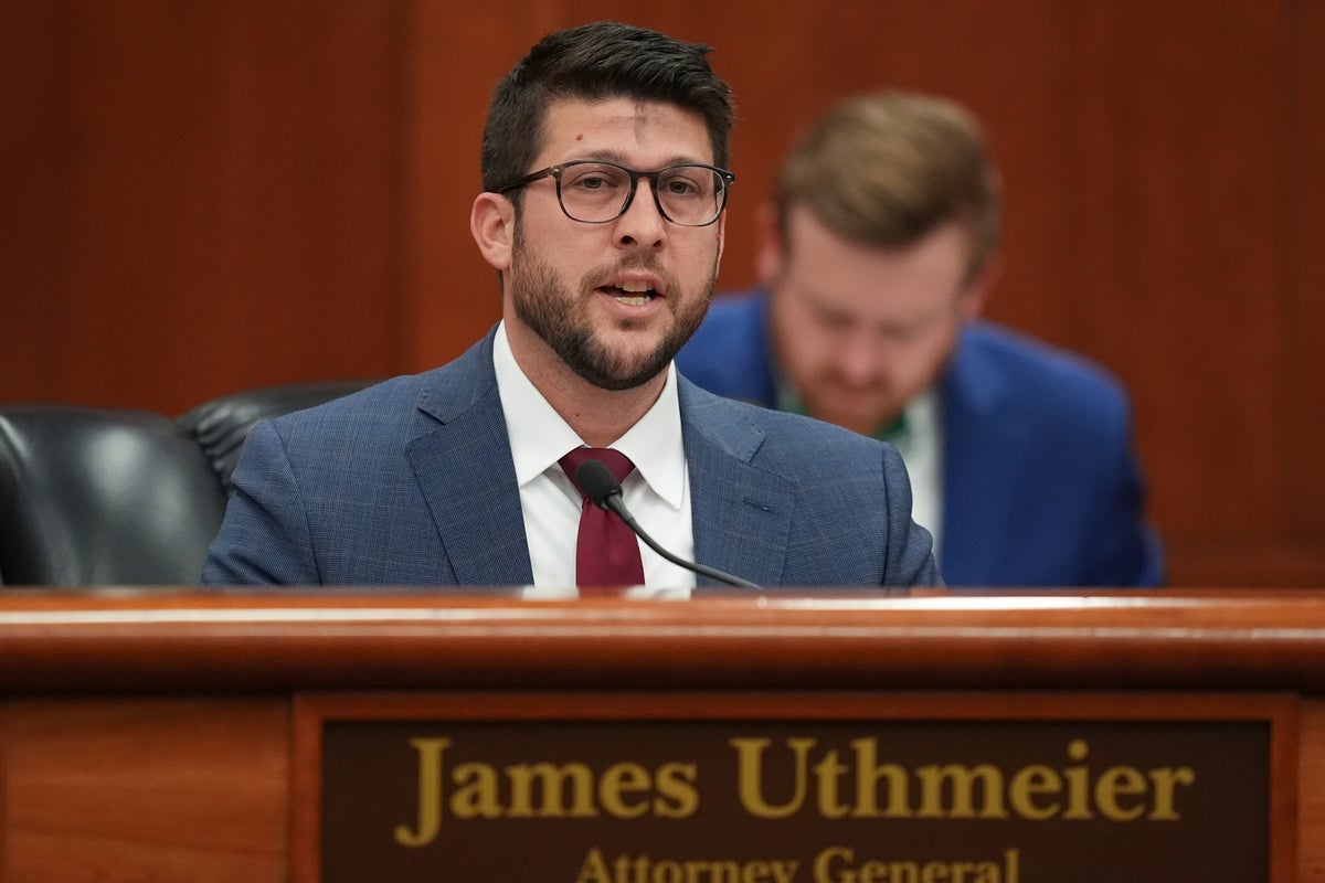 Some Florida officers are continuing to charge people under halted immigration law