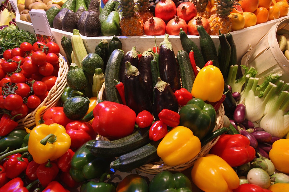 Eat this summer veggie low in calories to help with bloating
