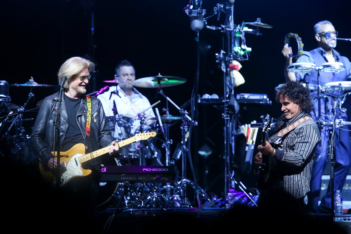 Business spat between Daryl Hall and John Oates has been resolved in arbitration, attorneys say