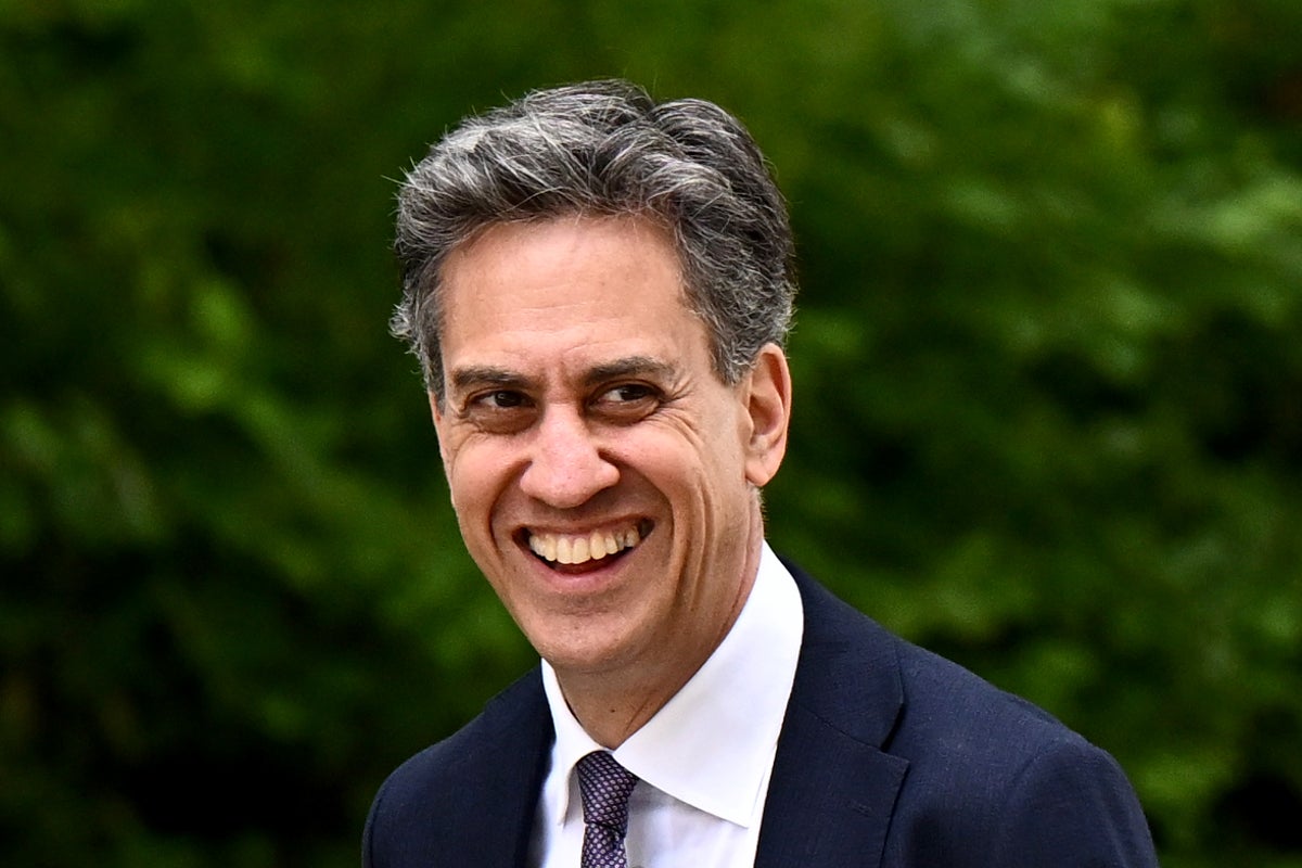 Viral Ed Miliband superfan announces engagement to politician’s lookalike