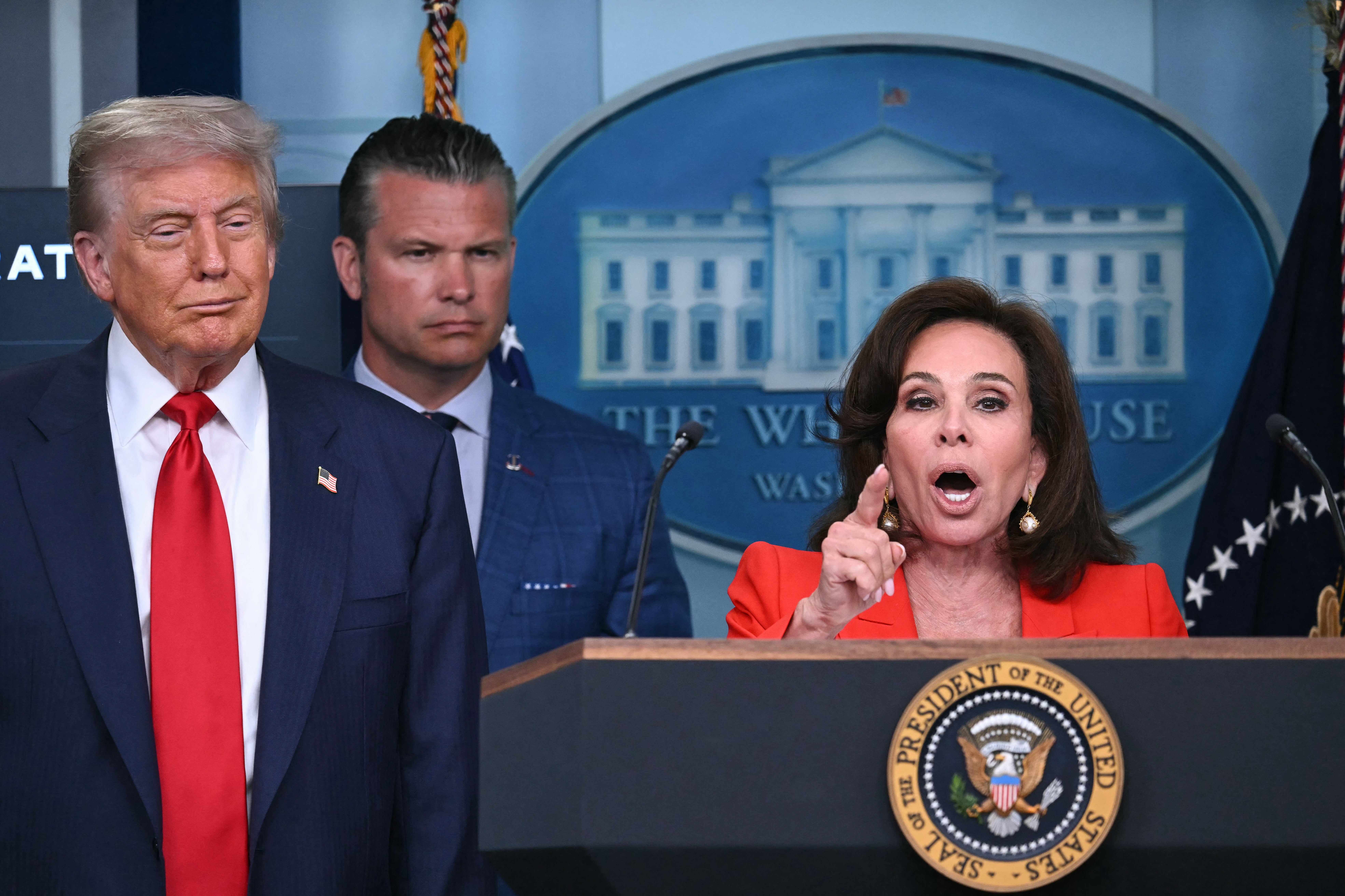 Flanked by ex-Fox hosts, Donald Trump showed charts that he pulled from a recent Fox News broadcast during his press conference announcing the federal takeover of Washington, D.C.