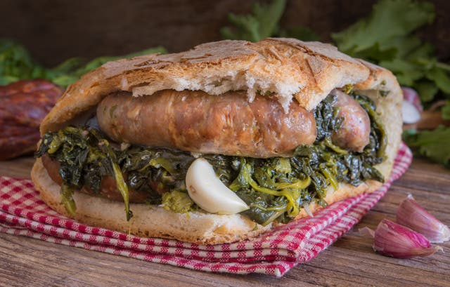 <p>Giant sandwich with salsicce e friarielli (Stock picture, does not show the deadly sandwich)</p>