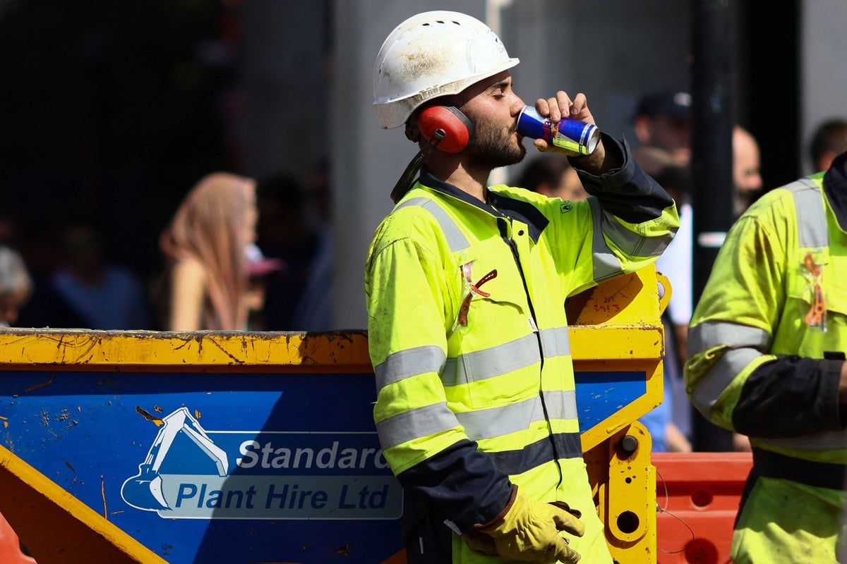 Unions say workers should be allowed to down tools during heatwaves