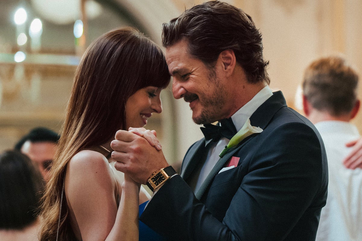 Materialists review – Dakota Johnson and Pedro Pascal in a movie that can’t decide if it’s a romcom, a farce, or a dark drama