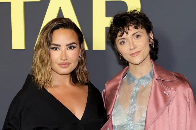 <p>Demi Lovato y Alyson Stoner asisten al estreno en Los Ángeles del documental 'Child Star' de Hulu en NeueHouse Hollywood el 12 de septiembre de 2024 en Hollywood, California, EE. UU.</p>