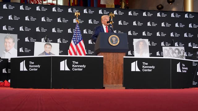 TRUMP-CENTRO KENNEDY