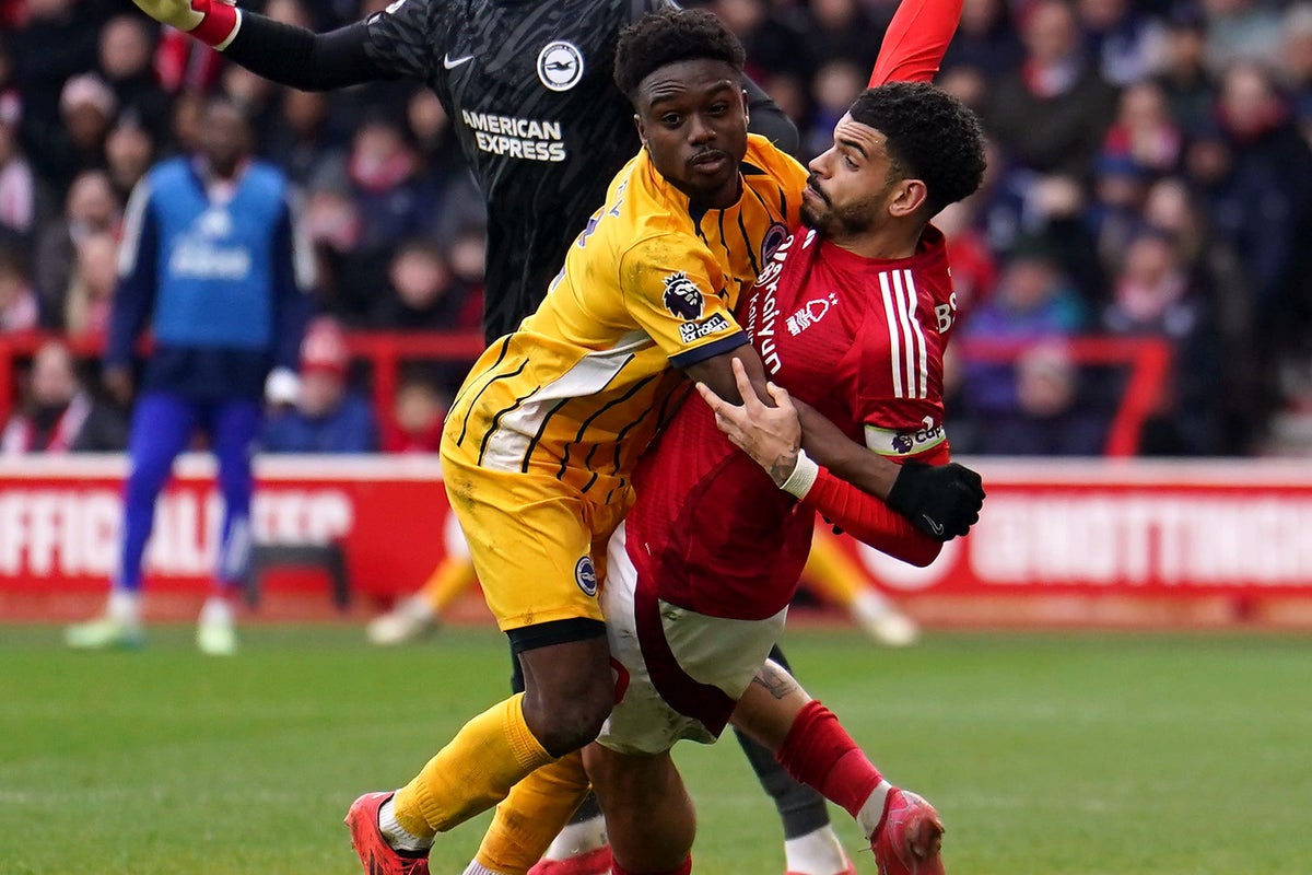 Premier League referees to place greater emphasis on holding in penalty area
