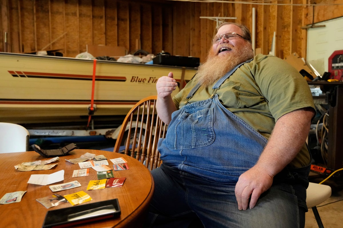 A mechanic lost his wallet while working – a decade later it turned up 151,000 miles away