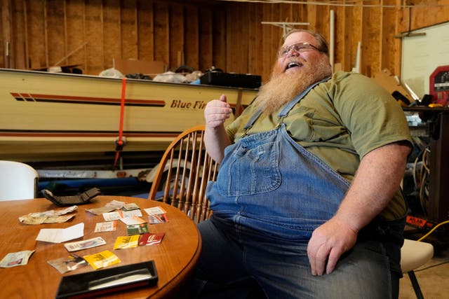 <p>Richard Guilford speaks in an interview in front of items found in his lost wallet Thursday, Aug. 14, 2025, in Petersburg, Mich. (AP Photo/Ryan Sun)</p>