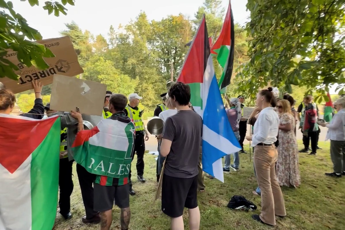 JD Vance greeted by angry Palestine protesters as he arrives in Scotland for holiday