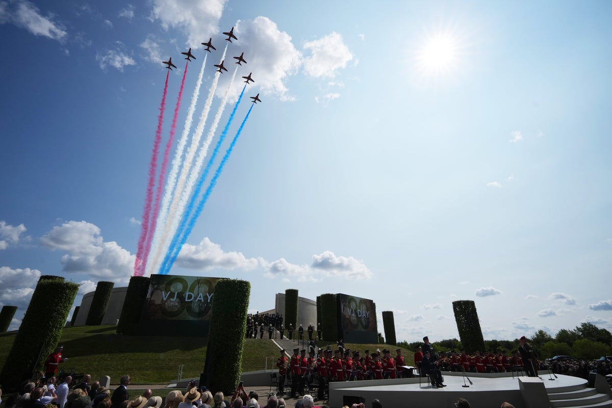 Watch VJ Day heroes honoured with Red Arrows flypast on 80th anniversary