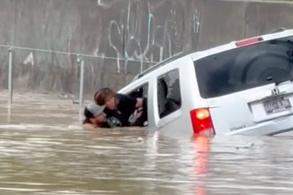 Heart-stopping moment Good Samaritan pulls woman from submerged car in Tennessee floods