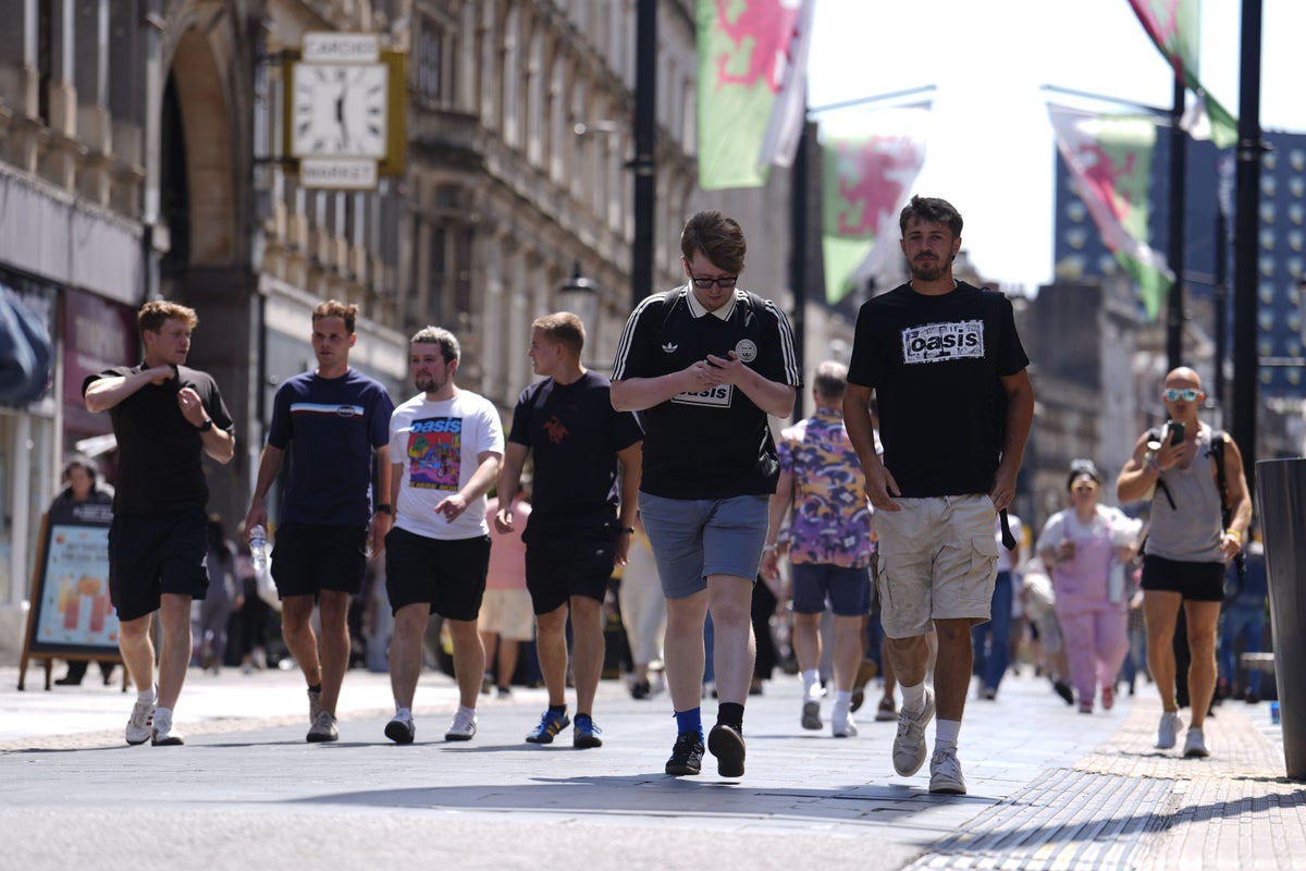 UK inflation to rise as summer spending pushes up hotels and airfares