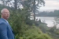 Putin’s envoy Dmitriev meets a bear in Alaska before US-Russia summit