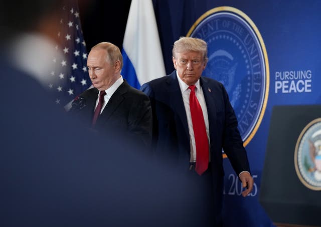 <p>Donald Trump and Vladimir Putin arrive for their post-talks news conference </p>