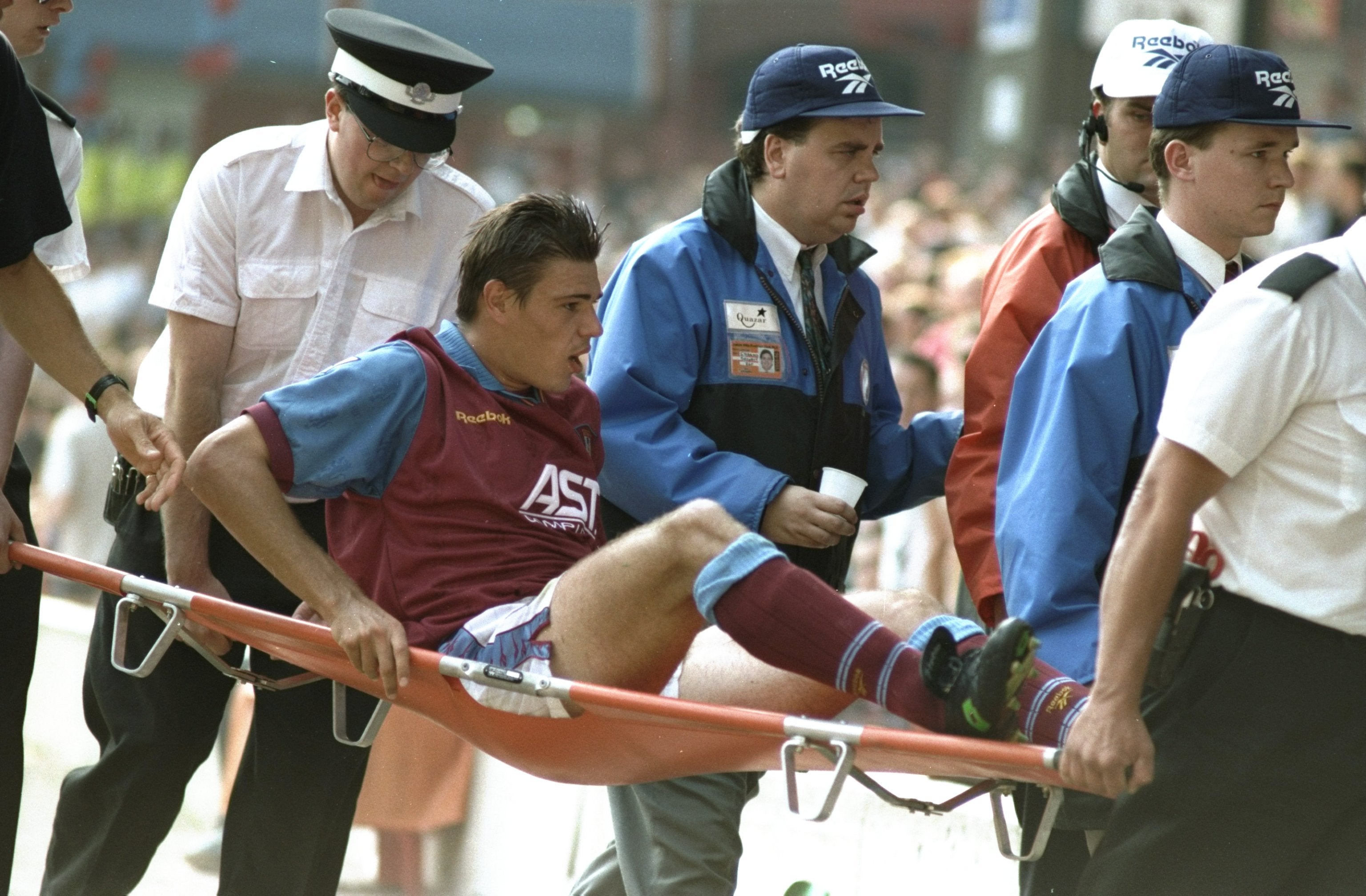 Aston Villa's Club-poddalujúca Savo Miloševic bol natiahnutý v druhej polovici, ale to nemá vládnutú vilu