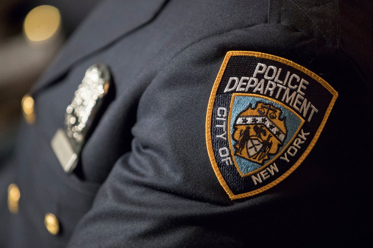 Off-duty NYPD officer fatally shoots man on Staten Island pointing fake gun