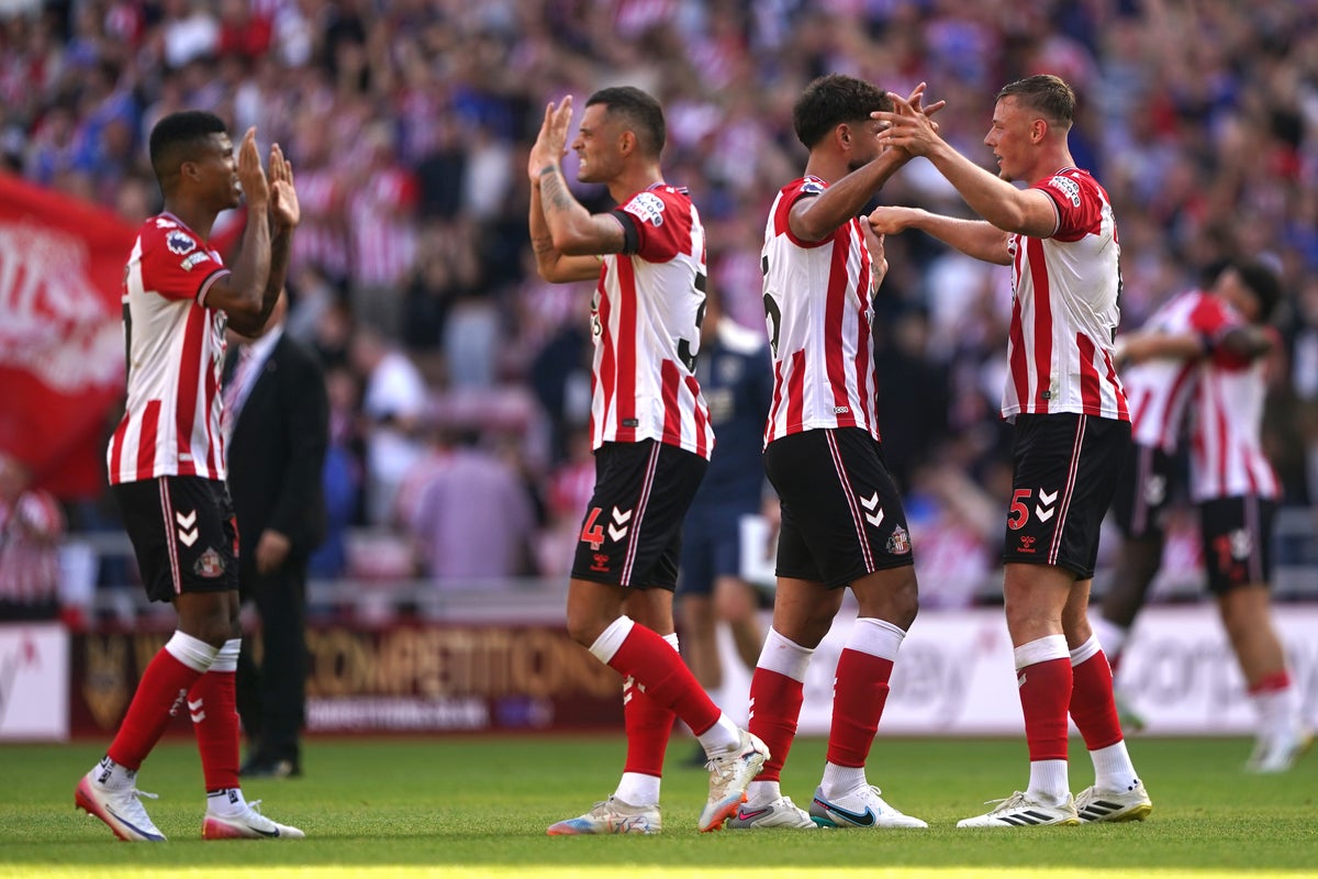 Sunderland stun West Ham on return to Premier League after eight years