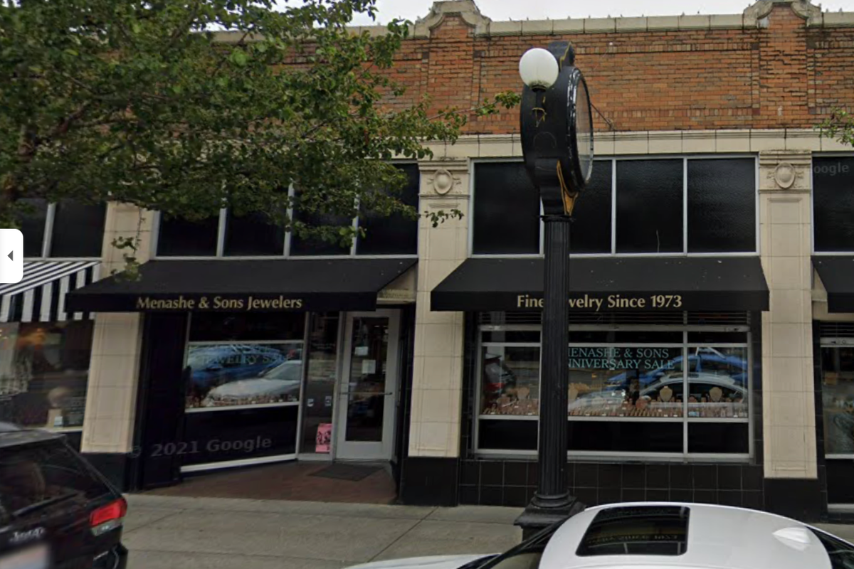 Gone in 90 seconds: Jewelry store loses $2m of diamonds, watches and gold in smash-and-grab attack