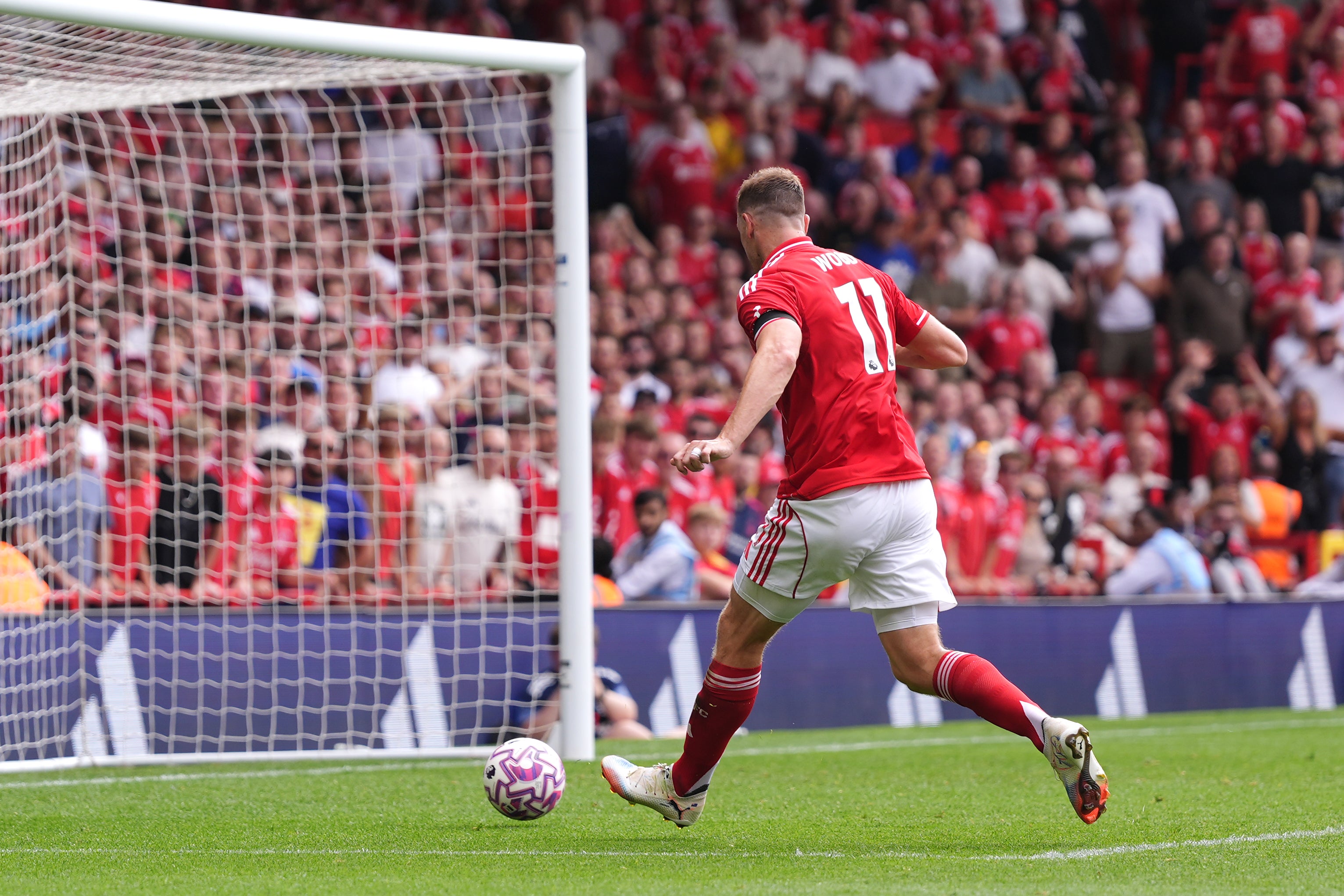 Chris Wood marcou duas vezes para a floresta de Nottingham