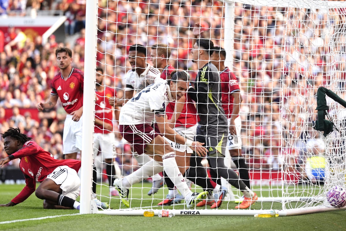 Arsenal beat Manchester United in thrilling season opener