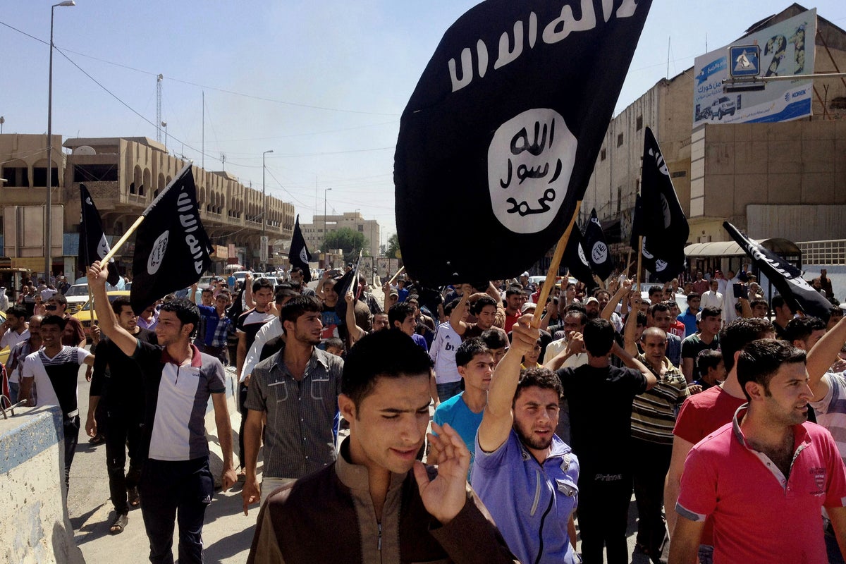 Iraq starts excavation of large mass grave left by Islamic State