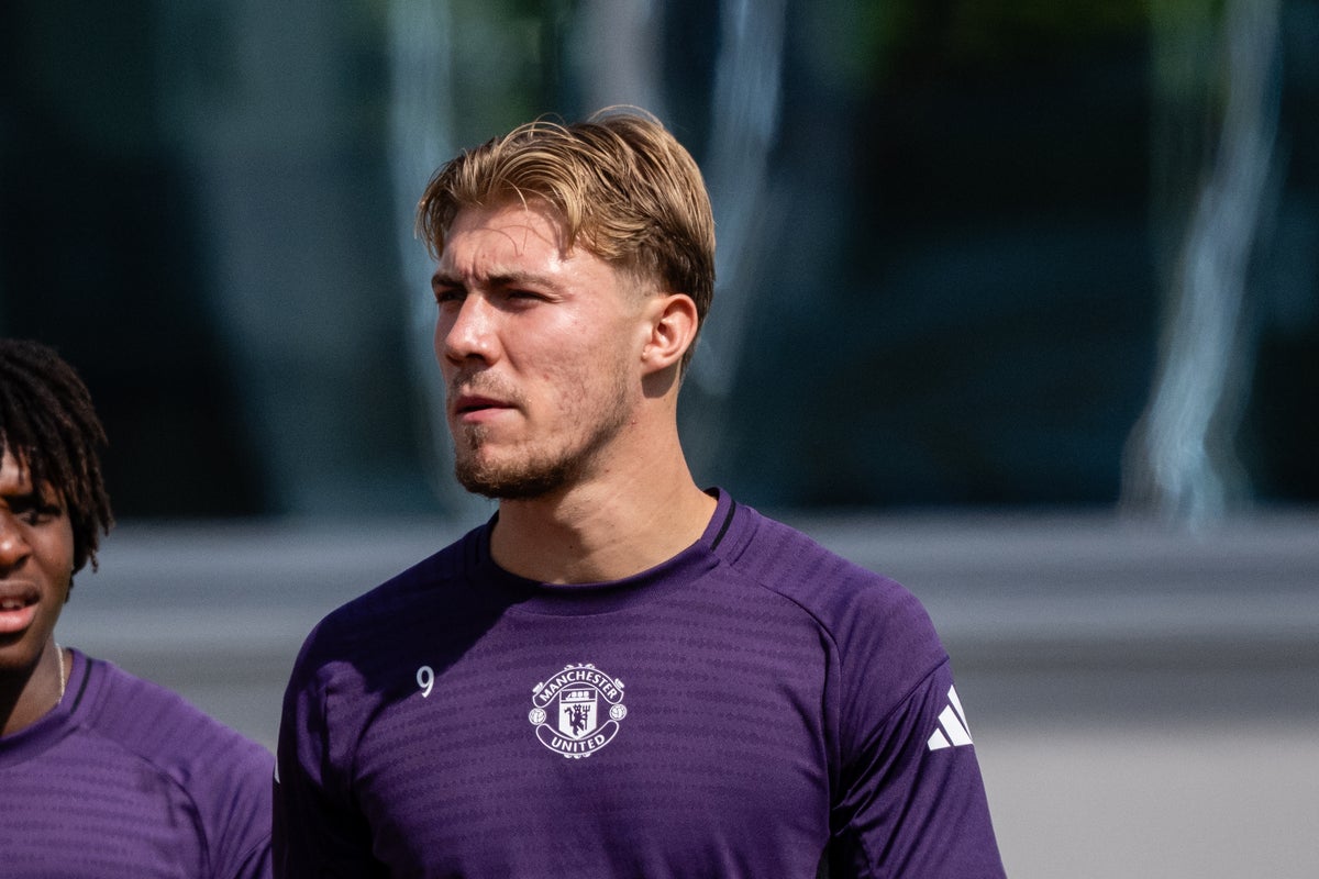 Rasmus Hojlund offered surprise option for Man United exit
